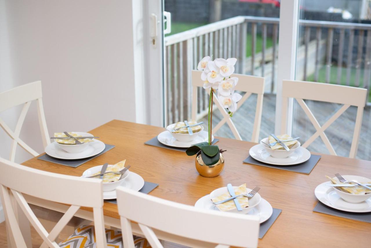 Parking, Garden, En-Suite & Tv'S In All Rooms, Large Living Space Swansea Exterior photo