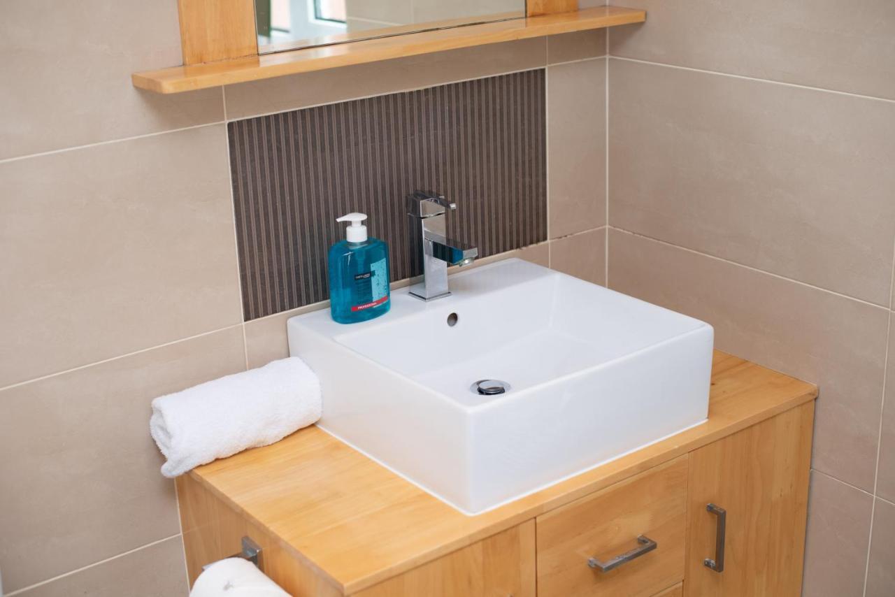 Parking, Garden, En-Suite & Tv'S In All Rooms, Large Living Space Swansea Exterior photo